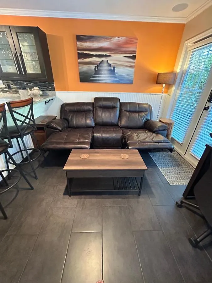 Garden Oasis Suite Near Popular Main Street Vancouver Canada