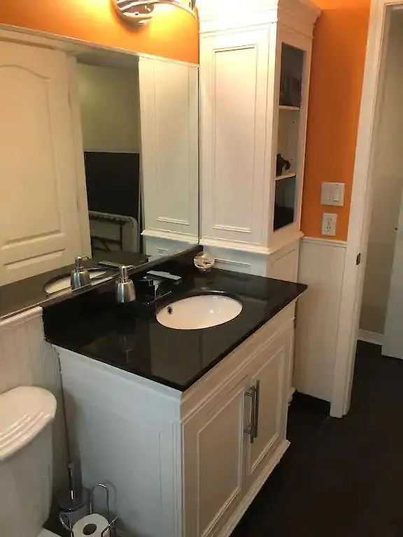 Garden Oasis Suite Near Popular Main Street Vancouver 0*,
