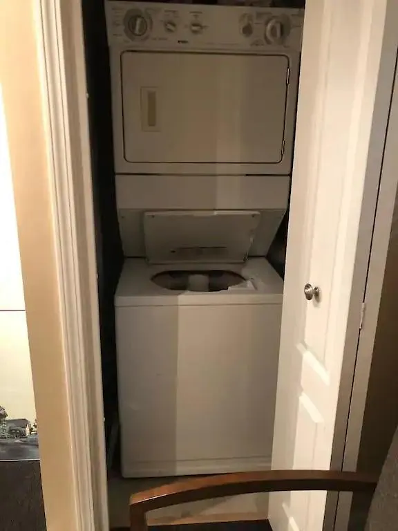 Garden Oasis Suite Near Popular Main Street Vancouver