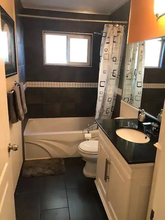 Garden Oasis Suite Near Popular Main Street Vancouver Apartment