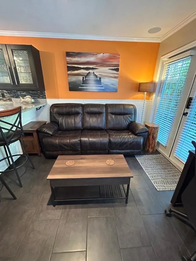 Garden Oasis Suite Near Popular Main Street Vancouver Apartment