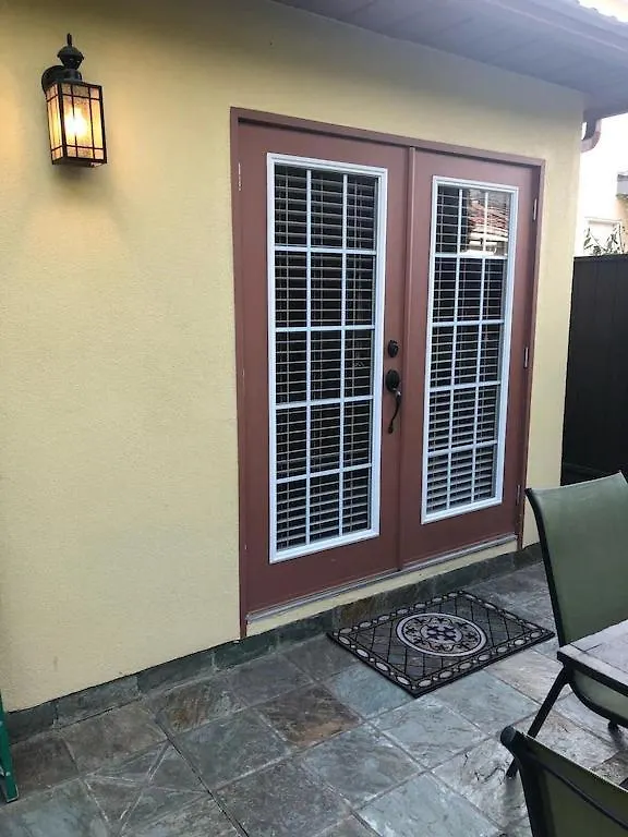 Garden Oasis Suite Near Popular Main Street Vancouver Apartment
