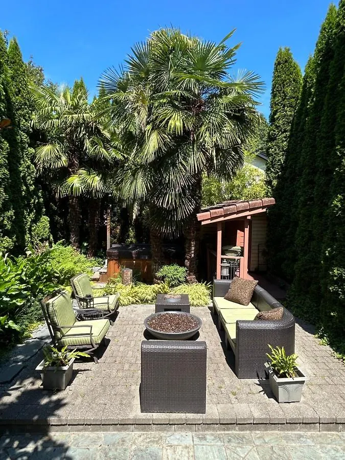Garden Oasis Suite Near Popular Main Street Vancouver