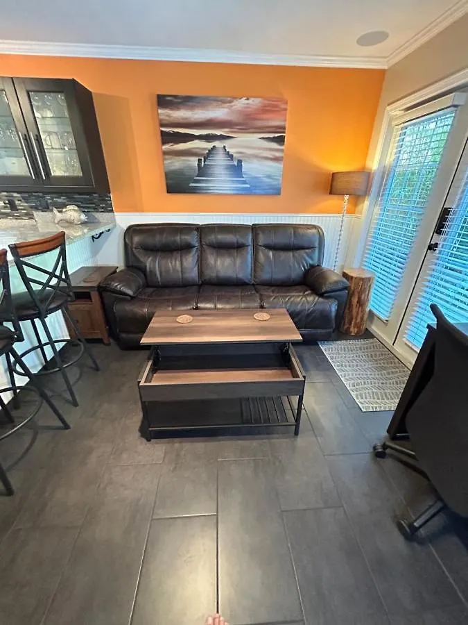 Garden Oasis Suite Near Popular Main Street Vancouver