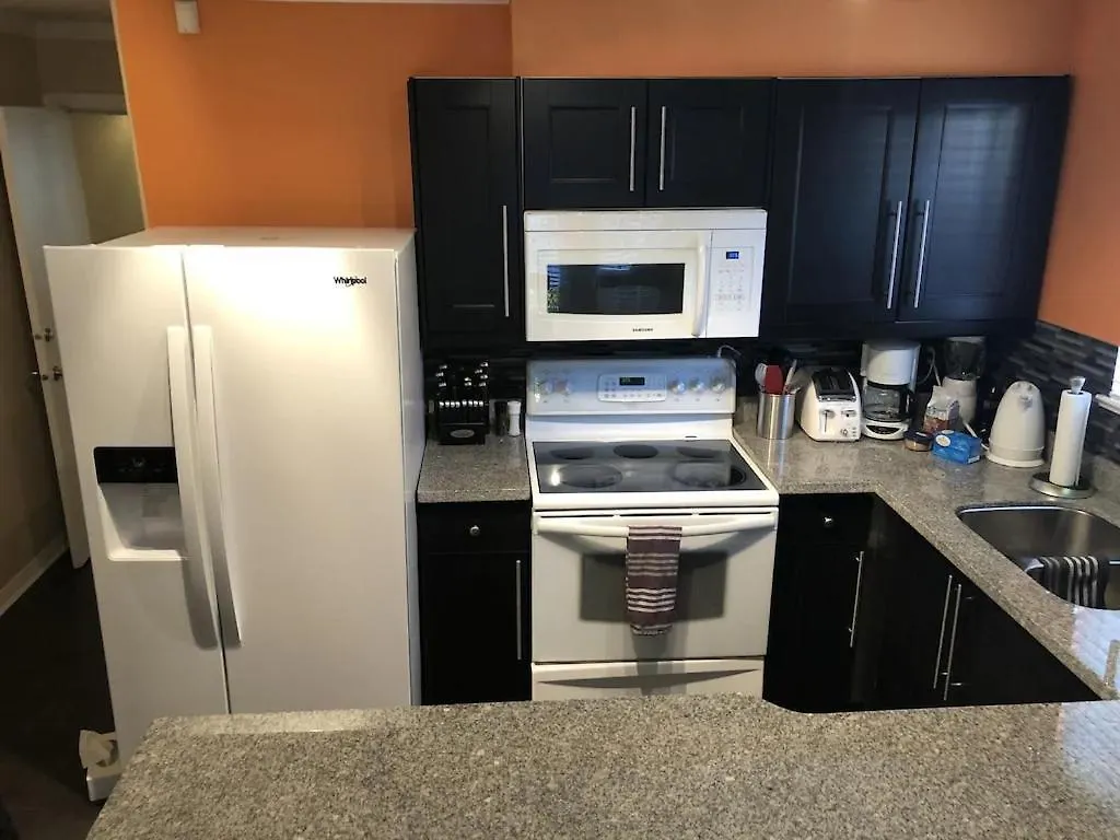 Garden Oasis Suite Near Popular Main Street Vancouver